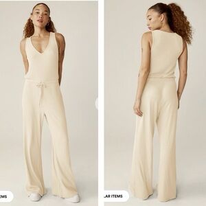 Beyond Yoga Jetsetter Jumpsuit in Ivory Size Medium